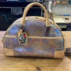 Consuela Gloria Commuter